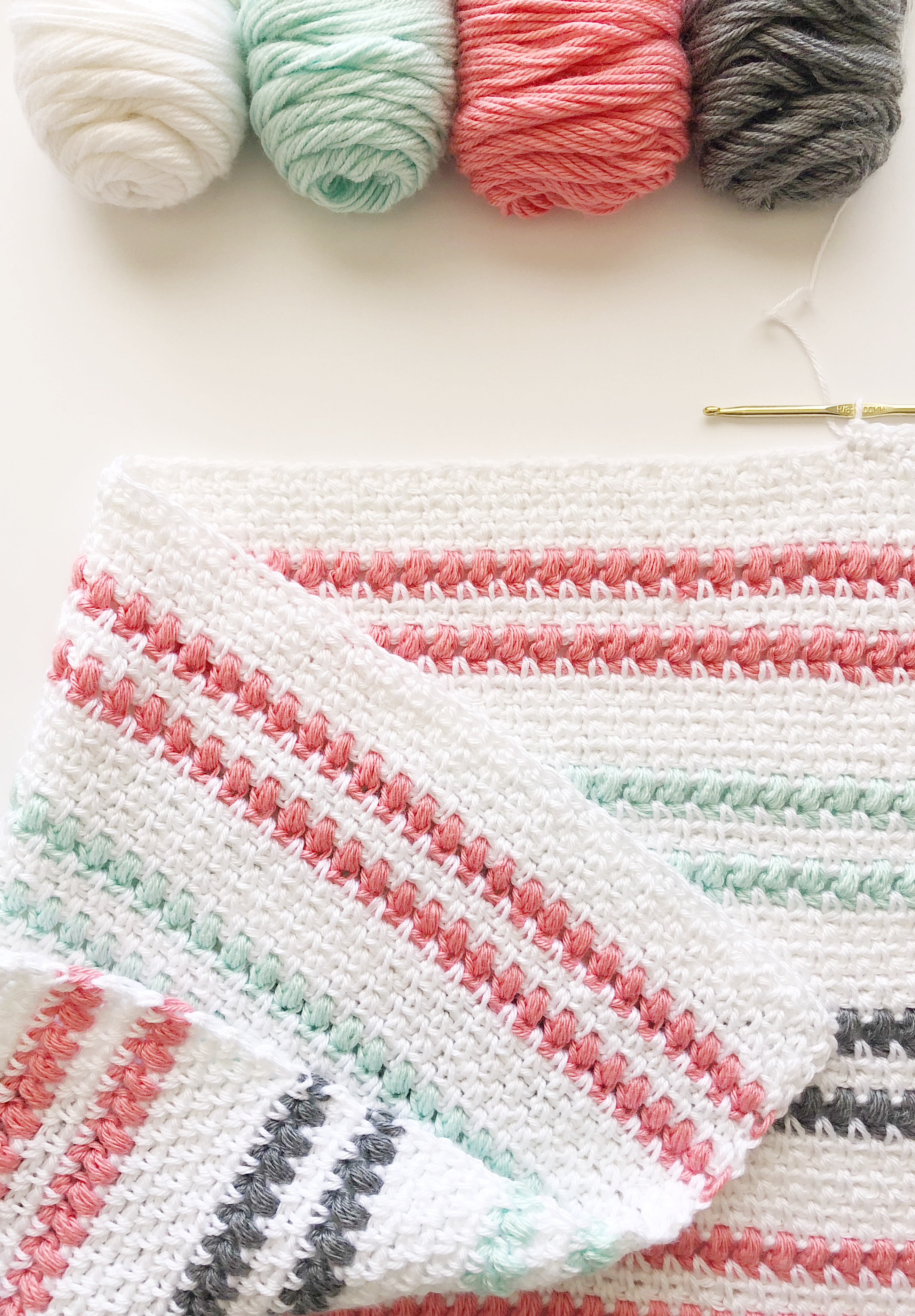 Crochet Moss and Puff Stitch Baby Blanket | Daisy Farm Crafts
