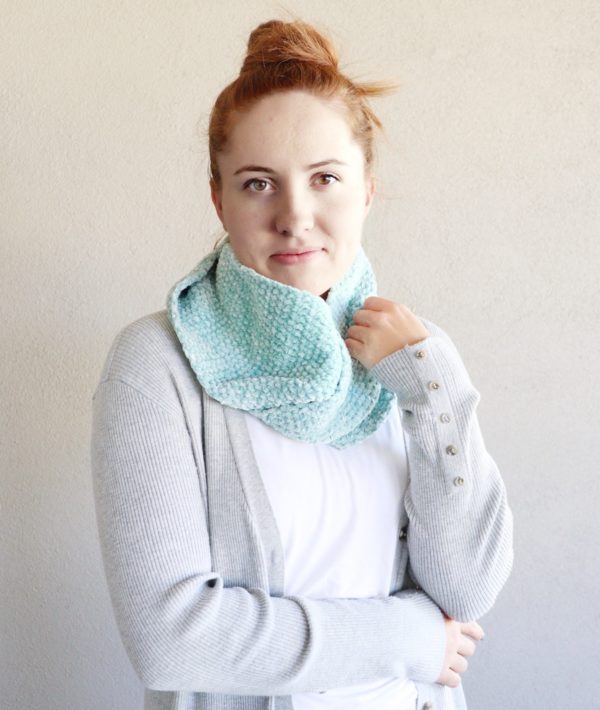 Beginner Crochet Velvet Infinity Scarf - Daisy Farm Crafts