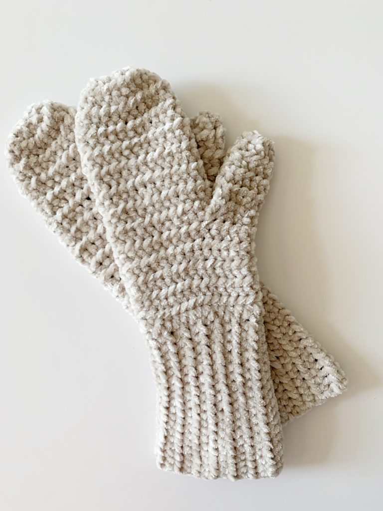 crochet winter mittens