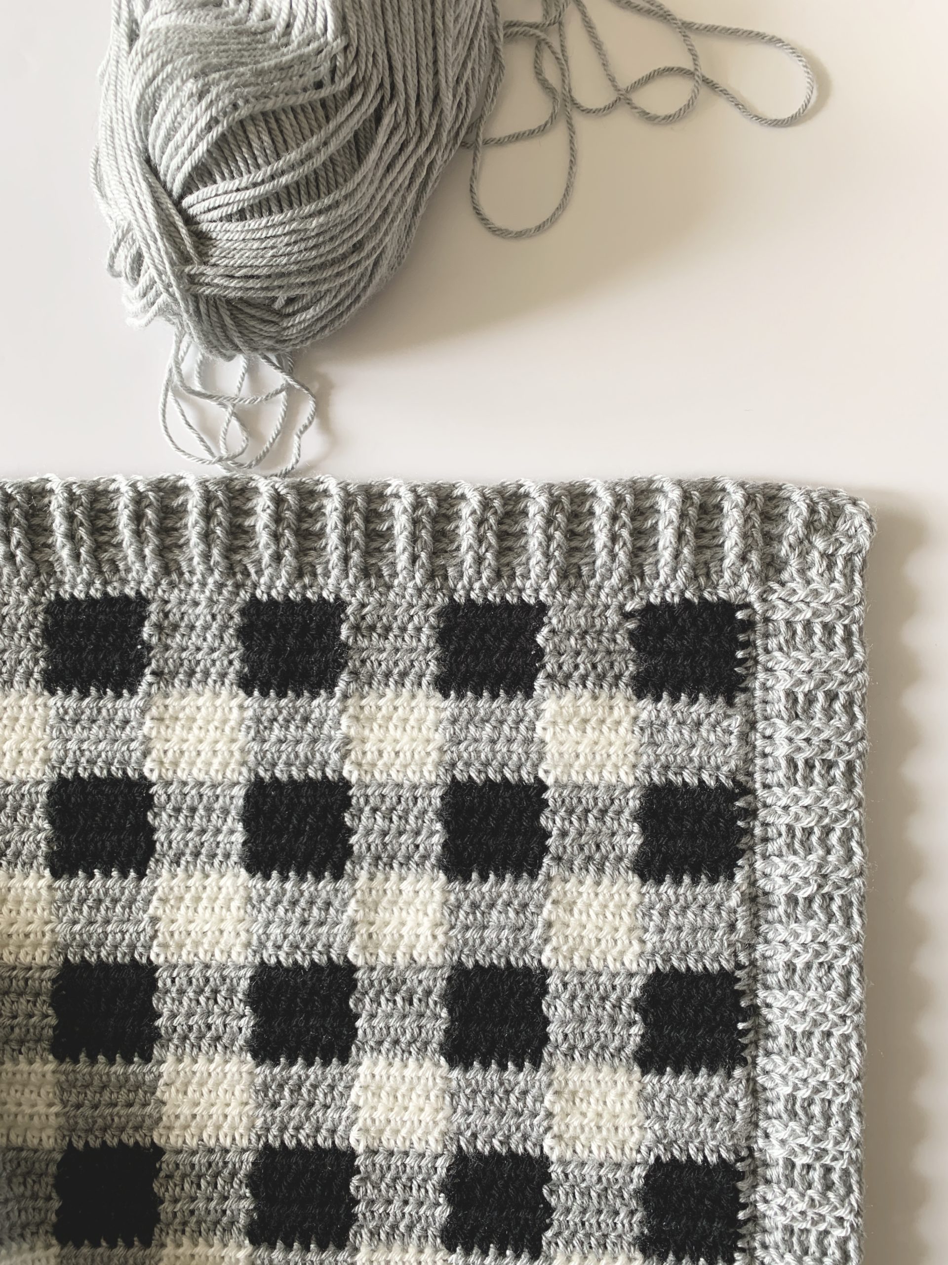 Half Double Crochet Gingham Blanket - Daisy Farm Crafts