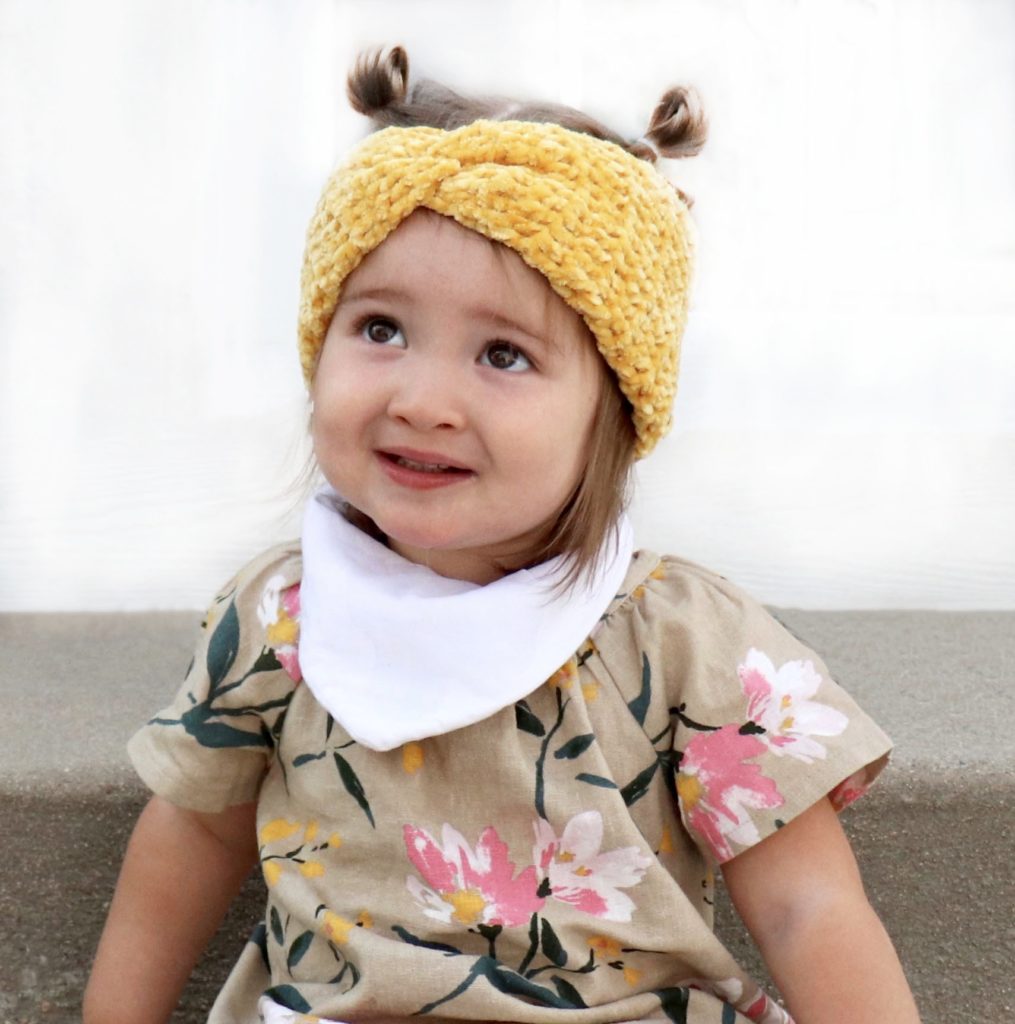 baby girl wearing twist headband