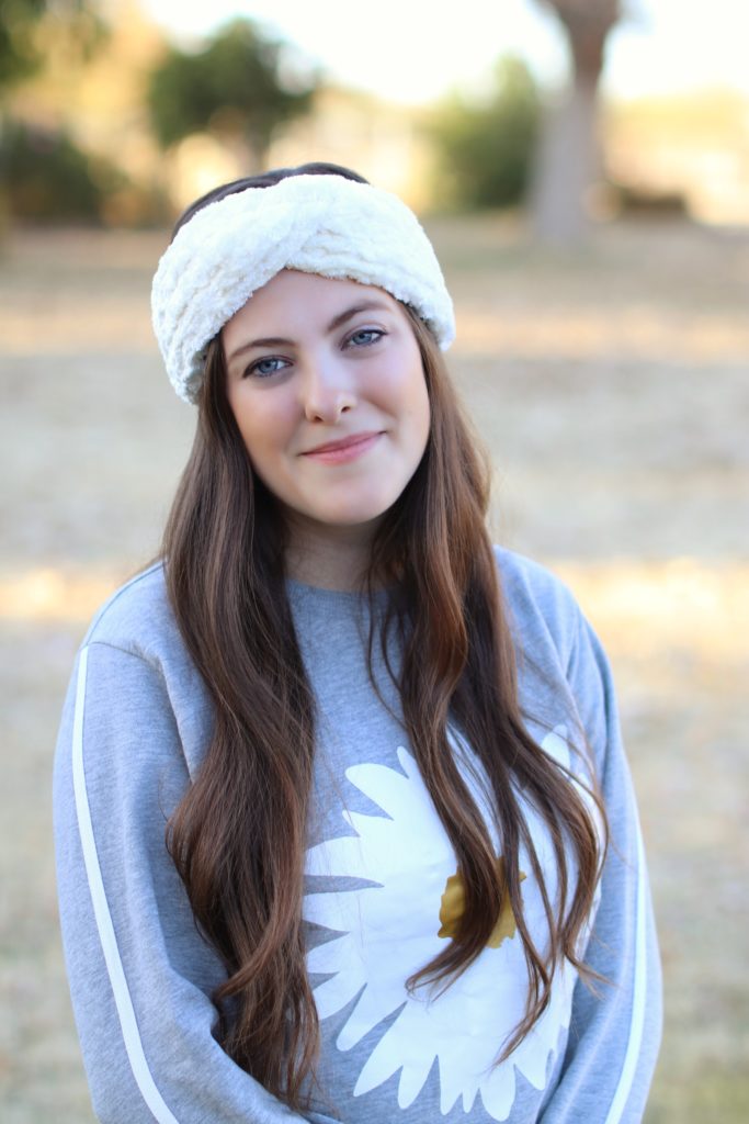elizabeth wearing velvet plus crochet twist headband