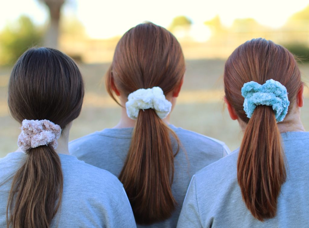 girls wearing scrunchies