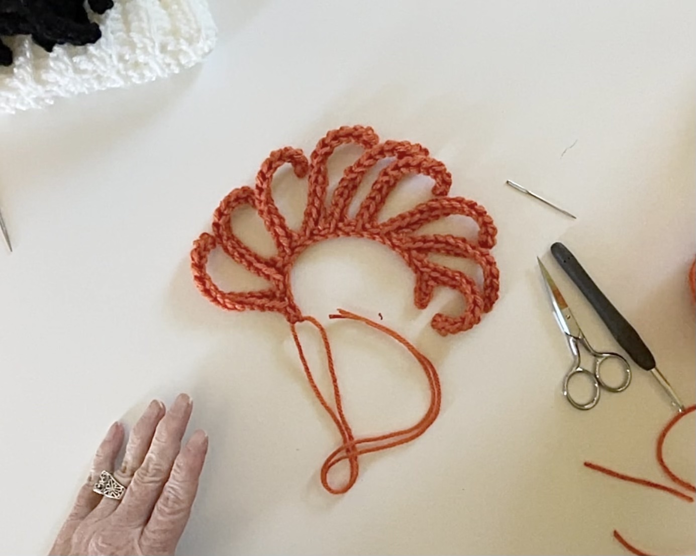 Crochet Fun Fringe Detachable Pom Pom Daisy Farm Crafts